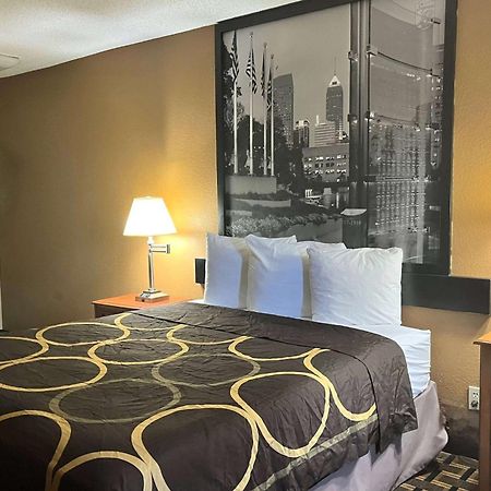 Super 8 By Wyndham Indianapolis/Ne/Castleton Area Hotell Exteriör bild
