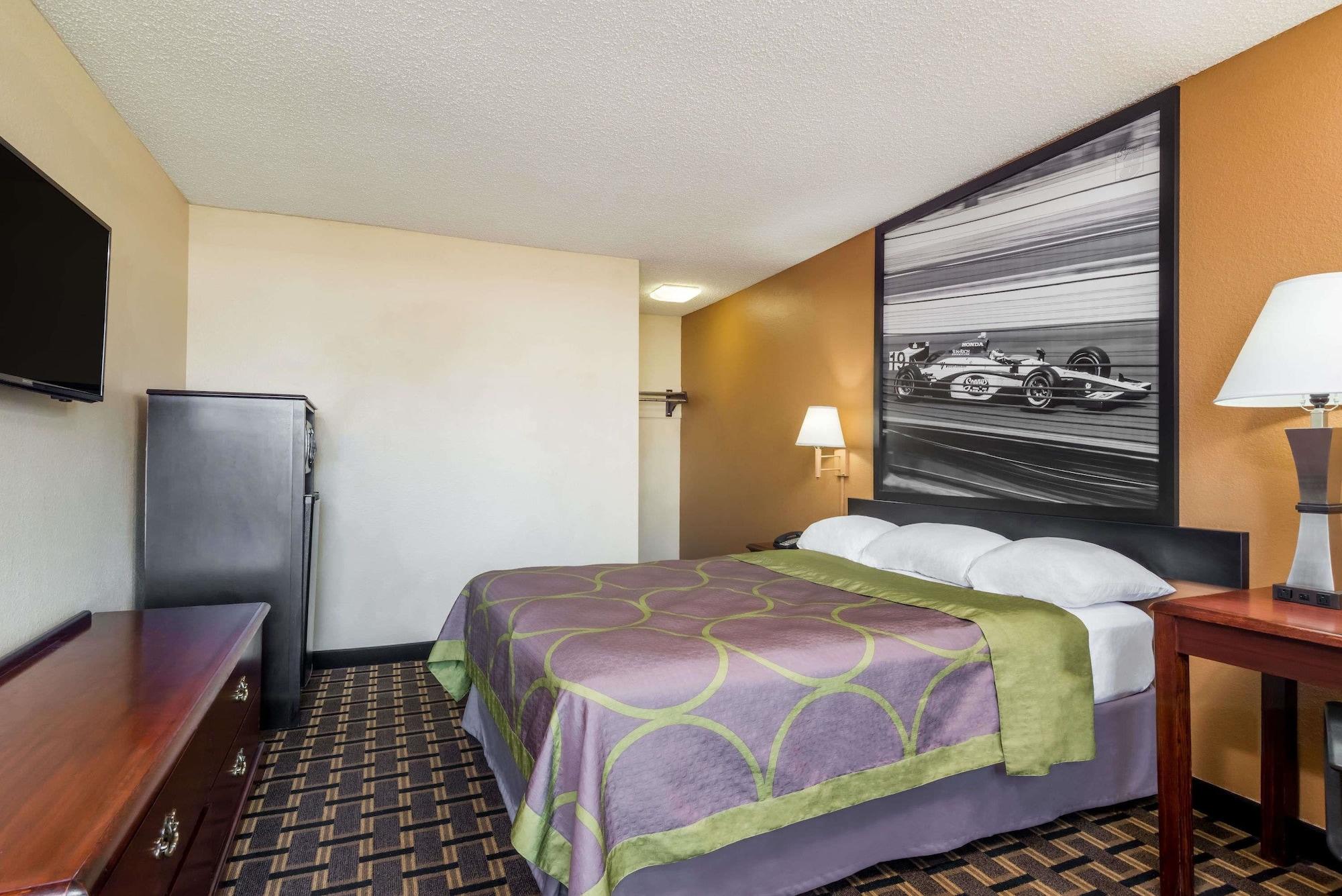 Super 8 By Wyndham Indianapolis/Ne/Castleton Area Hotell Exteriör bild