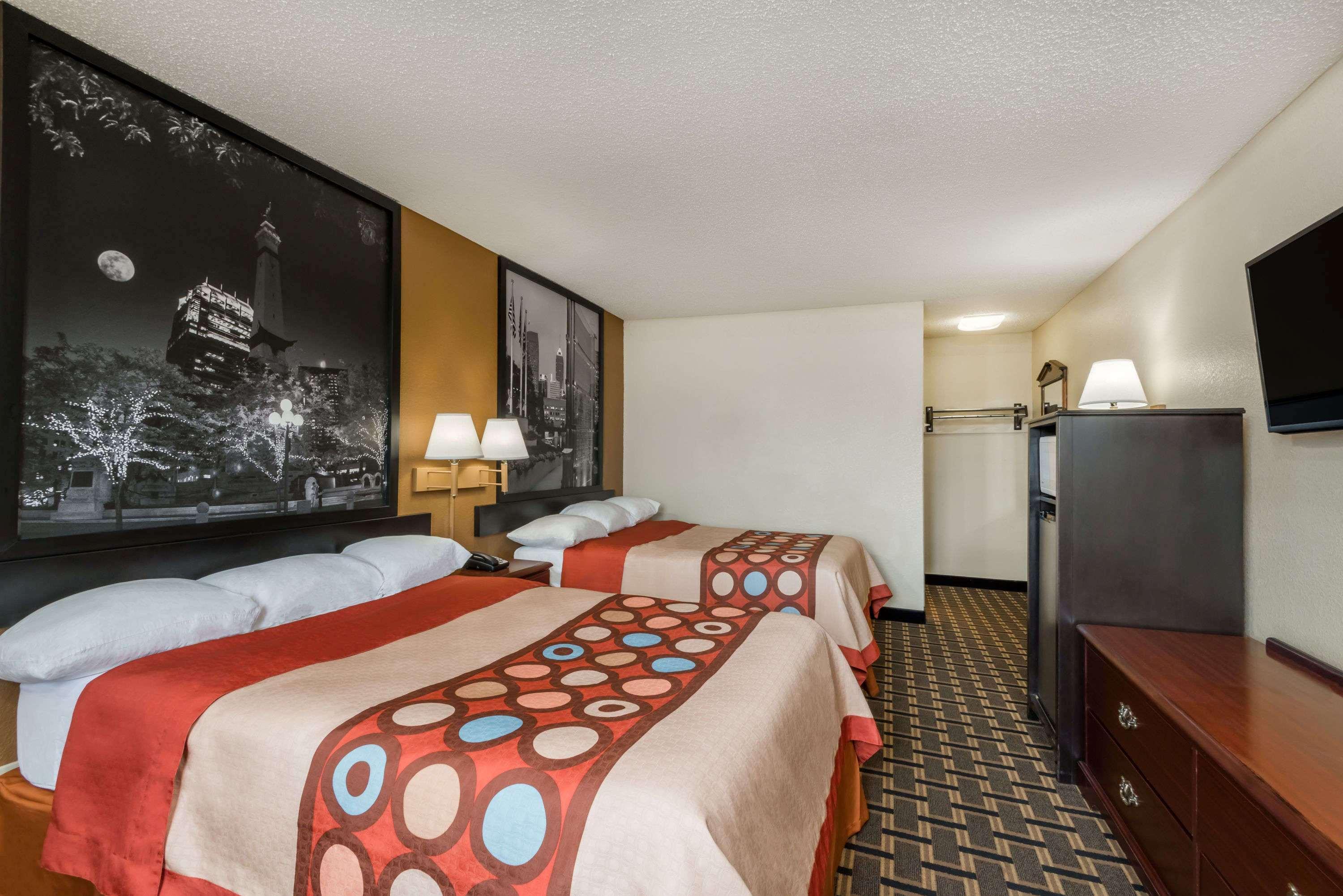 Super 8 By Wyndham Indianapolis/Ne/Castleton Area Hotell Exteriör bild