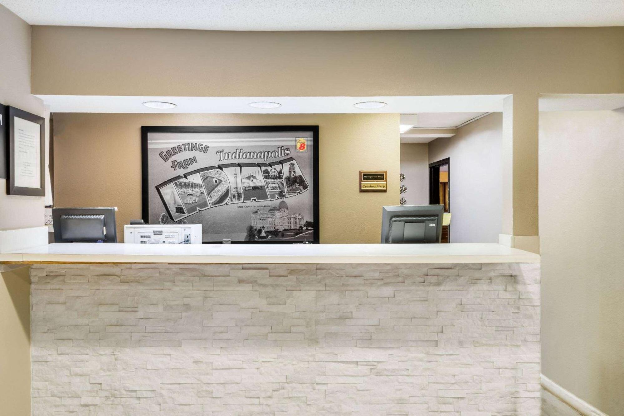 Super 8 By Wyndham Indianapolis/Ne/Castleton Area Hotell Exteriör bild
