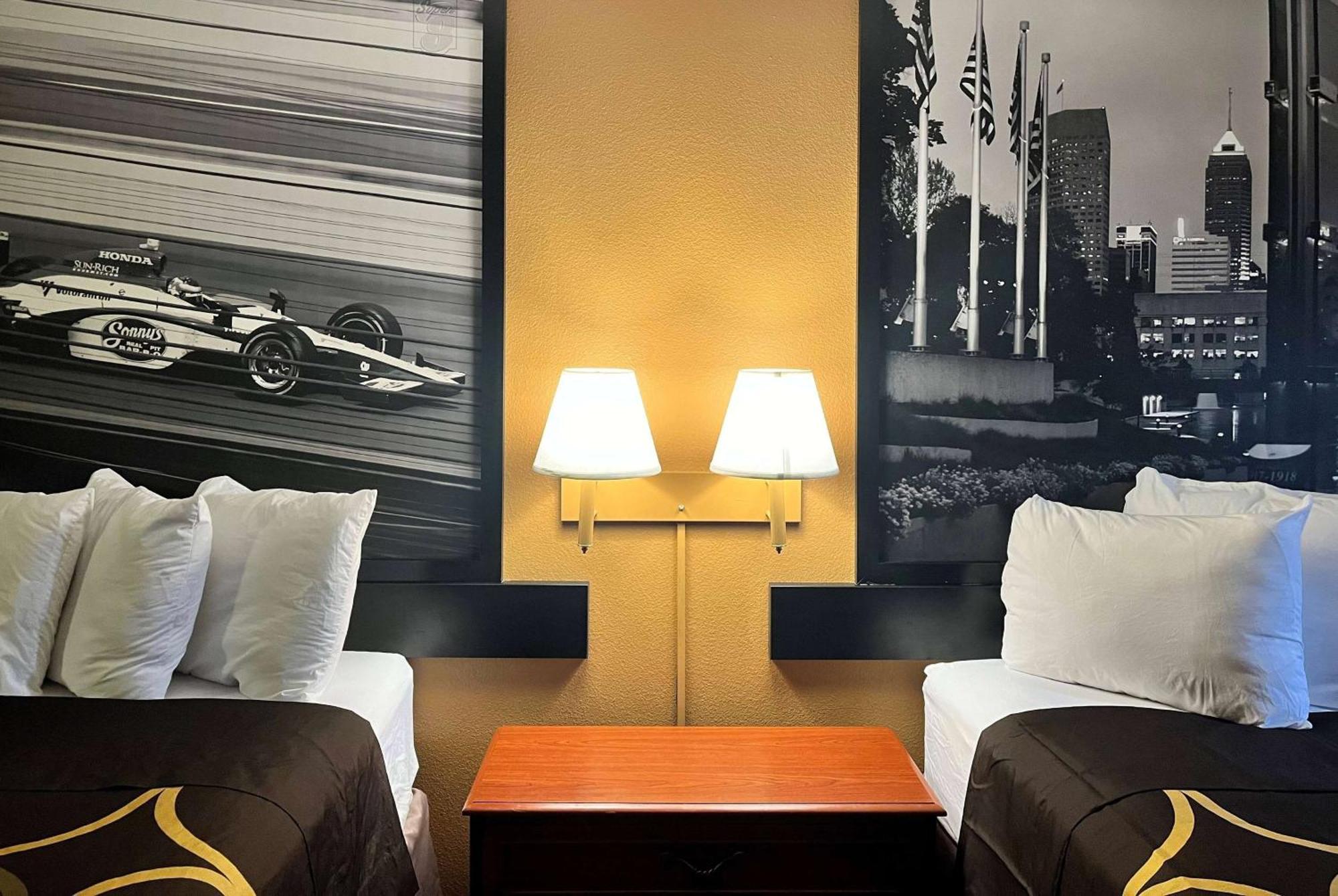 Super 8 By Wyndham Indianapolis/Ne/Castleton Area Hotell Exteriör bild