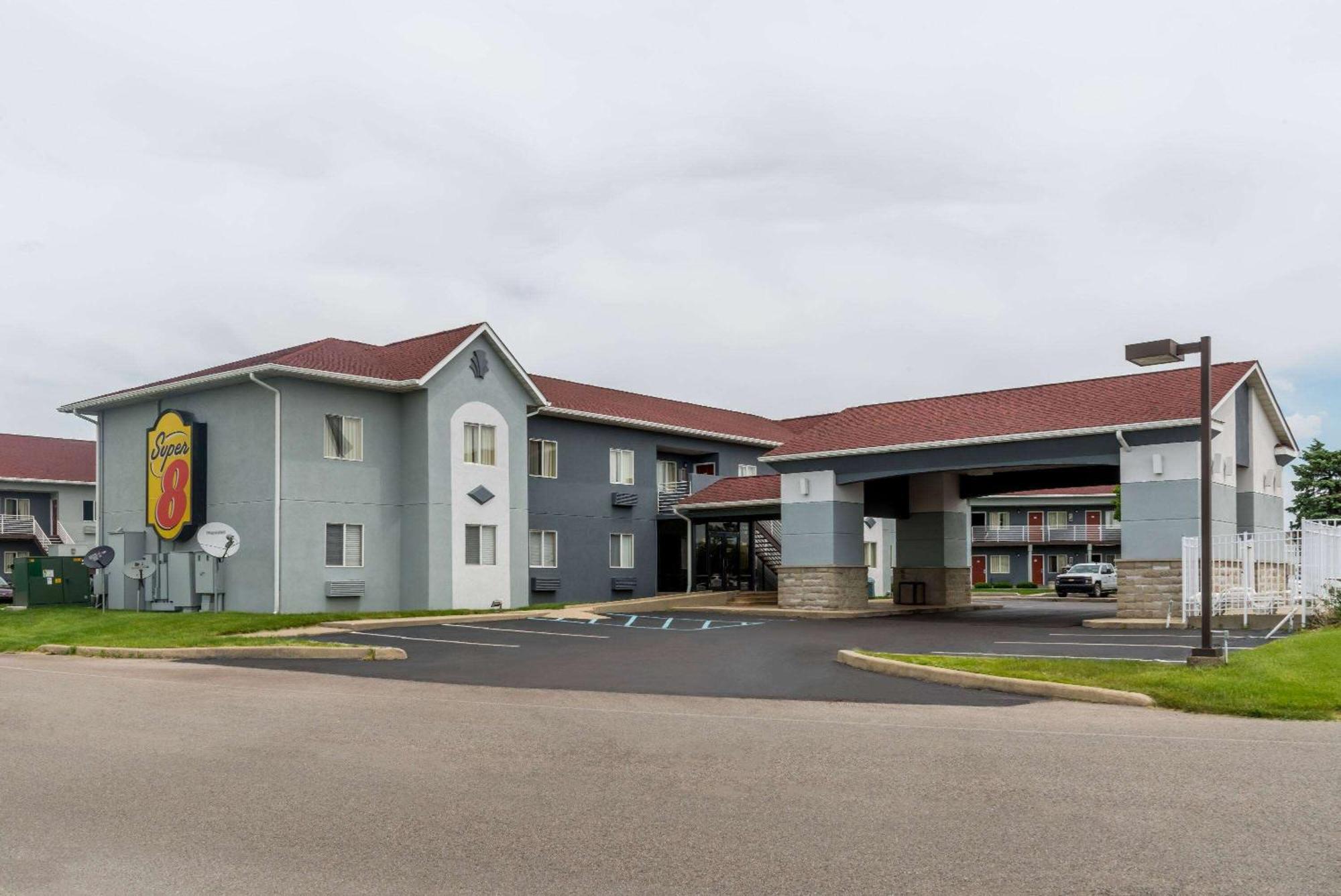 Super 8 By Wyndham Indianapolis/Ne/Castleton Area Hotell Exteriör bild
