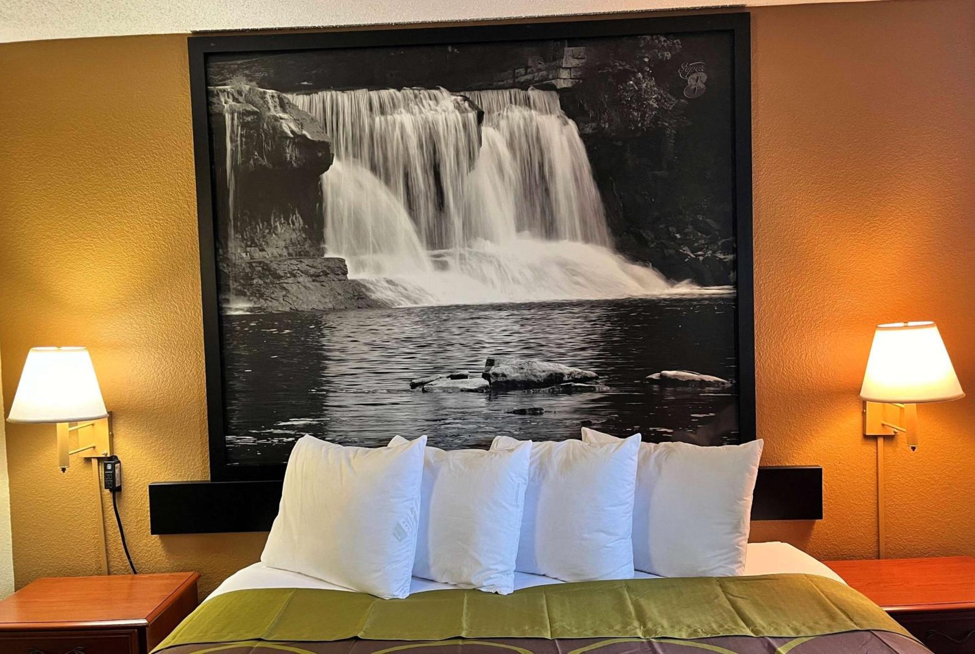 Super 8 By Wyndham Indianapolis/Ne/Castleton Area Hotell Exteriör bild