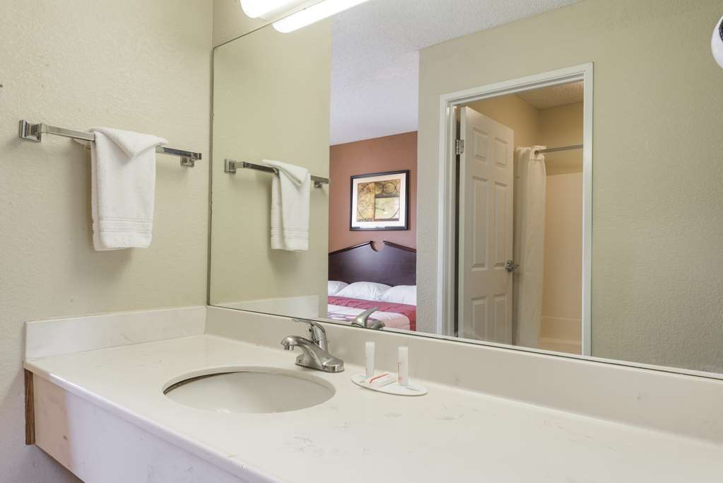 Super 8 By Wyndham Indianapolis/Ne/Castleton Area Hotell Rum bild